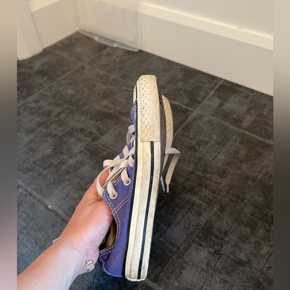 Converse purple shoes - Picture 2 of 5